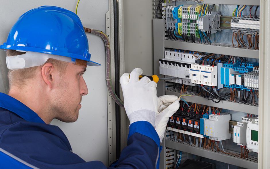 prix d'un électricien Fosses