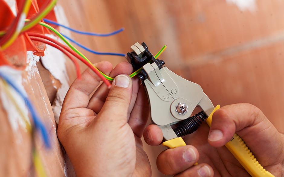 prix d'un électricien Fosses